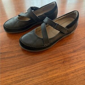 ECCO Cayla Mary Jane shoes in black leather and nubuck.